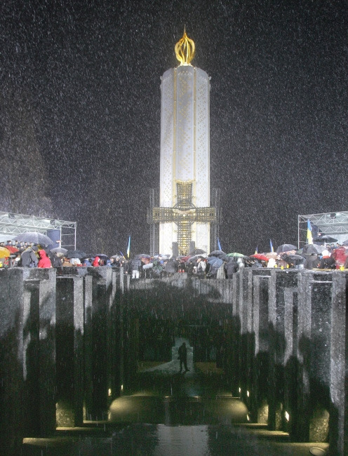 Poświęcenie pomnika ku czci 75 rocznicy Wielkiego Głodu