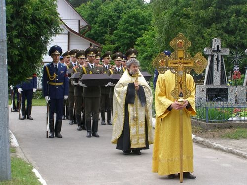 Pochówek szczątków żołnierzy białoruskich poległych w 1941 na terytorium Polski
