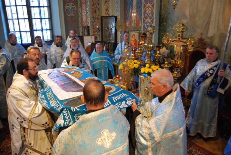 Obrzęd pogrzebu Bogurodzicy w białostockiej katedrze
