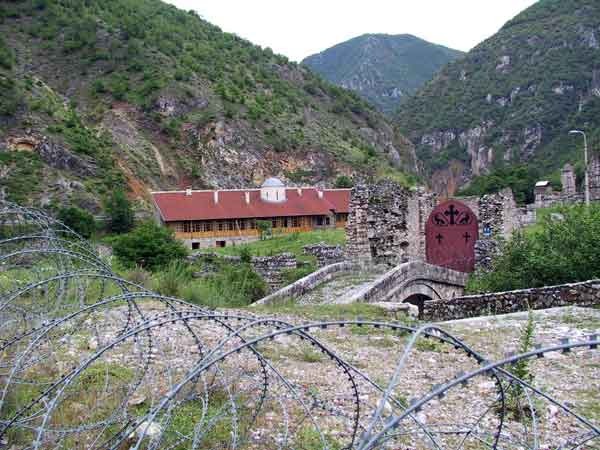 Serbia: brać monasterska pod epitemią