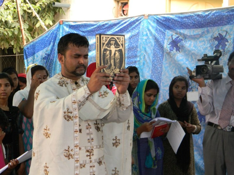 Pierwsza Boska Liturgia w języku urdu