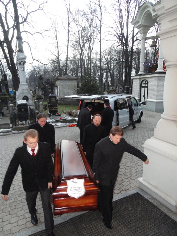 Transport ciał arcybiskupa Sawy i biskupa Mateusza do Warszawy