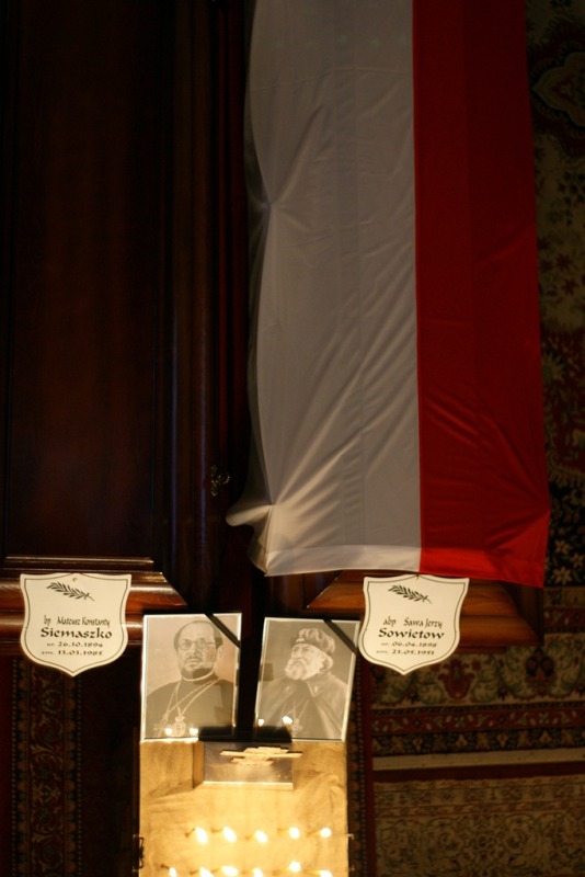 Warszawa: złożenie do grobów szczątków prawosławnych hierarchów