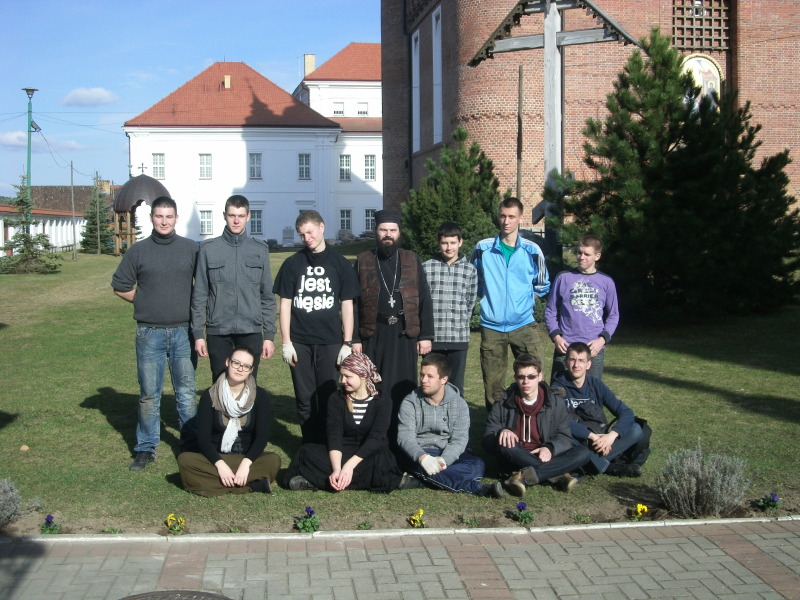 Prace porządkowe w monasterze w Supraślu