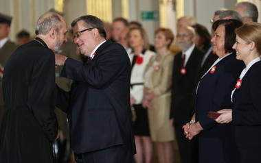 Ksiądz Henryk Paprocki odznaczony przez prezydenta RP