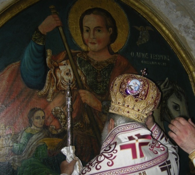 Kolejna ikona św. Jerzego na Cyprze wydziela mirrę