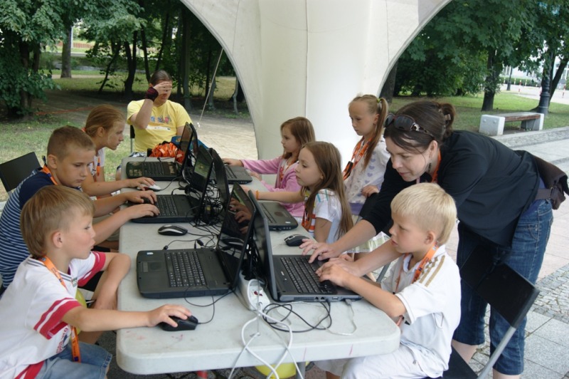 Piknik Eleosu "Sieciaki na wakacjach"