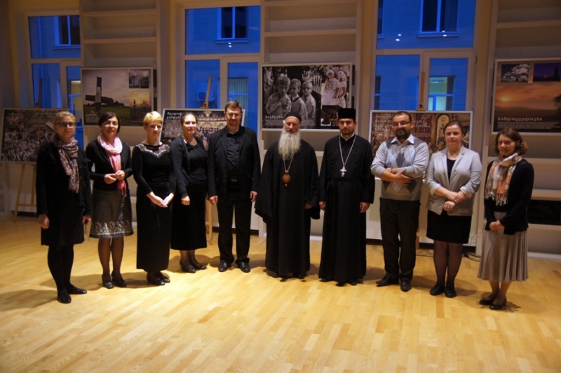 Tbilisi: Abp Izajasz z Nikozi odwiedził wystawę „Kolory Prawosławia.Polska”