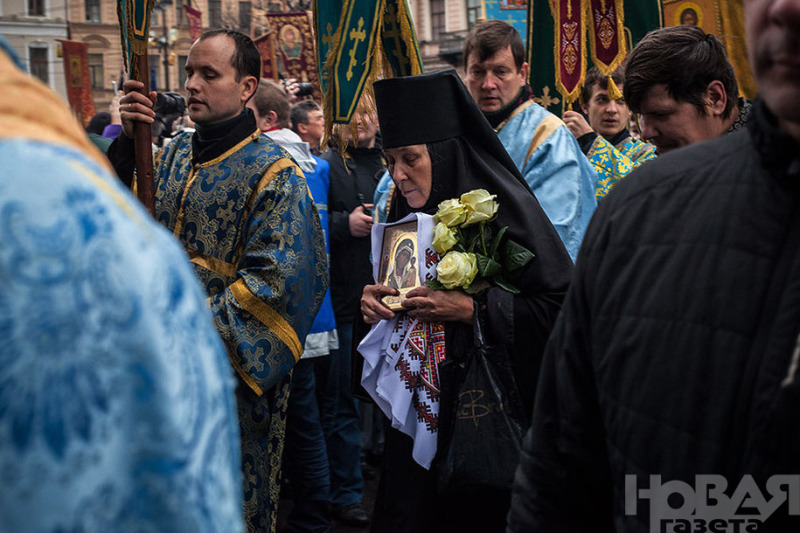 54 tysięcy ludzi na procesji w Petersburgu