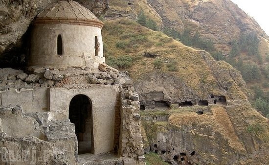W Gruzji zostanie odrestaurowany unikalny jaskiniowy kompleks monasterski z przełomu XII i XIII w.