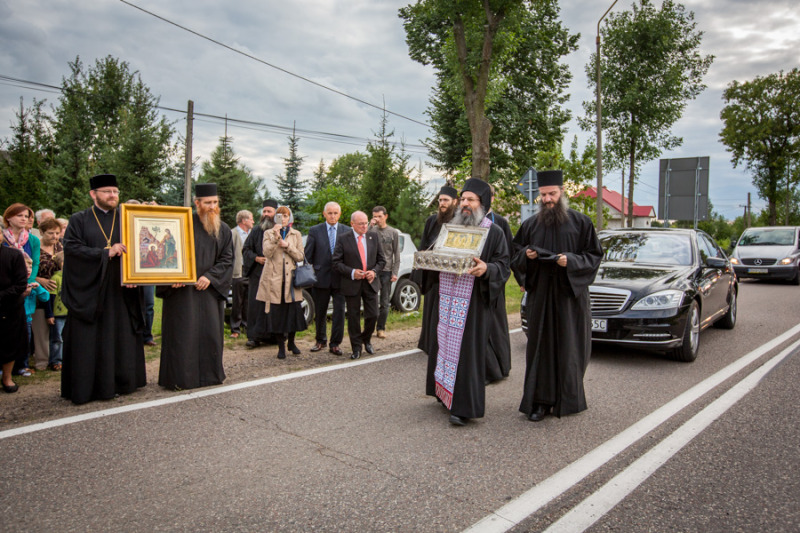 Tysiące mieszkańców Bielska Podlaskiego powitały relikwie