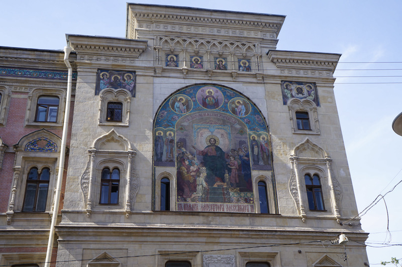 Petersburg: na fasadzie Instytutu Kina i Telewizji odnowiono unikatową ikonę