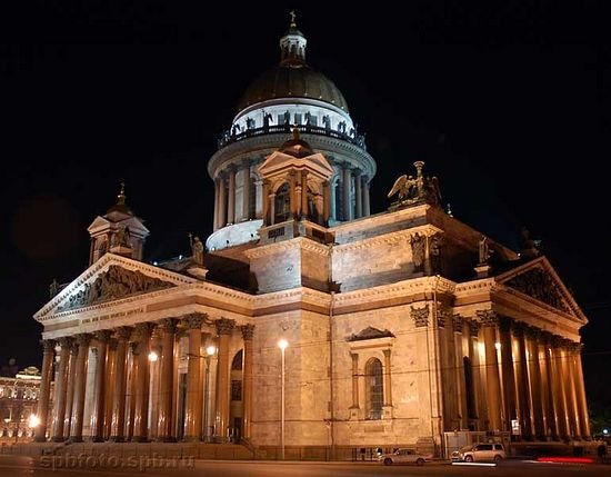 Pierwsza od 88 lat nocna Bożonarodzeniowa Liturgia w soborze św. Izaaka (Petersburg)