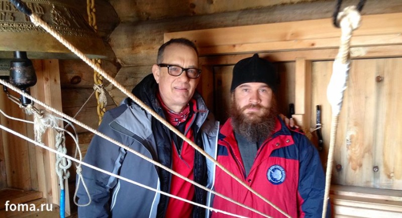 Tom Hanks z wizytą w cerkwi na Antarktydzie