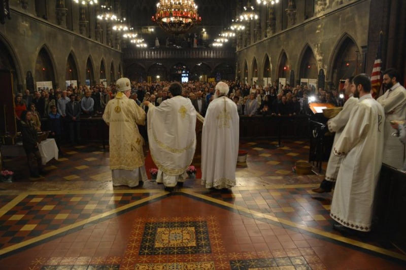 Cztery płonące cerkwie na Paschę w różnych częściach świata