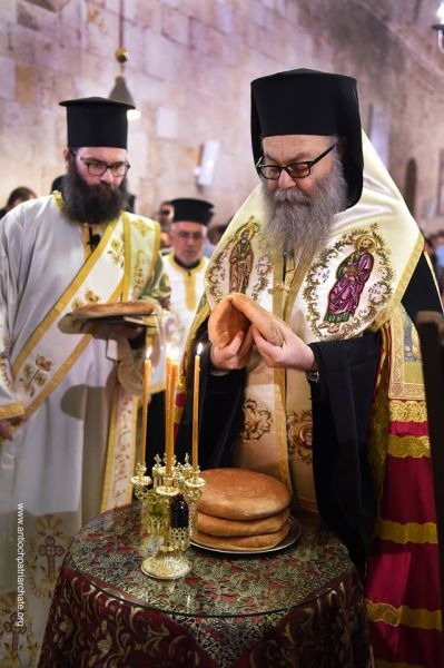 Patriarcha antiocheński Jan X na wieczerni święta założyciele tej Cerkwi, apostołów Piotra i Pawła (są też oni na omoforionie)