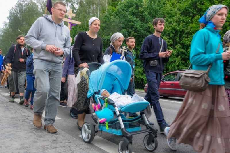 Wierni z różnych stron kraju pielgrzymują na Świętą Górę Grabarkę