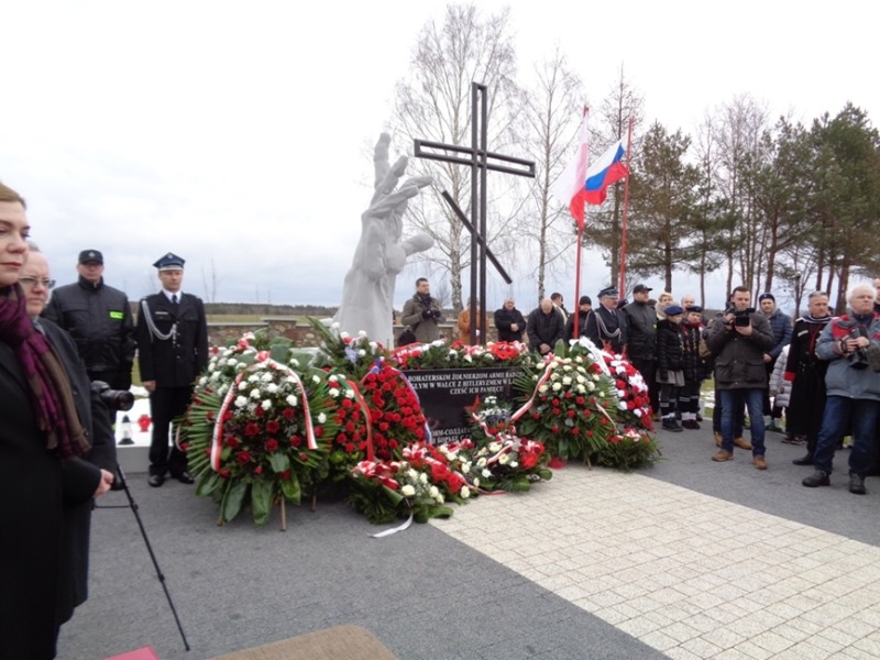 Poświęcenie odnowionego wojennego cmentarza