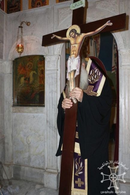 Wyniesienie Krzyża na jutrzni Wielkiego Piątku w Tartus (Syria)
