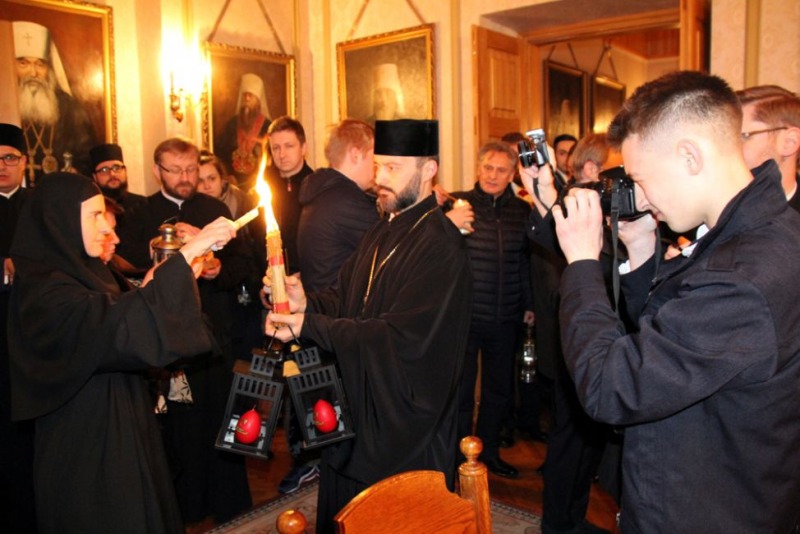Błogosławiony Ogień z Jerozolimy już w Polsce