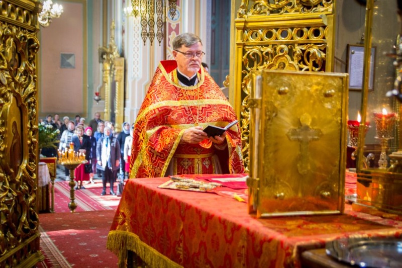 „Przyjdźcie, wierni, pokłońmy się Życiodajnemu drzewu…”
