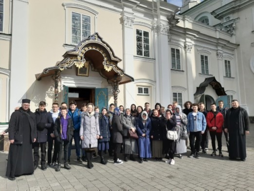 Młodzież z Białegostoku w Ławrze Poczajowskiej