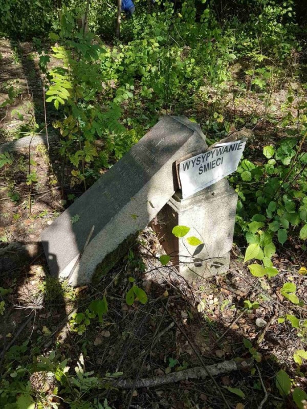 Porządkowanie cmentarza w Szudziałowie