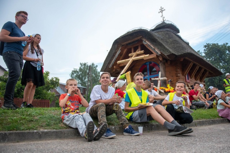 Pielgrzymi w drodze na świętą Górę Grabarkę
