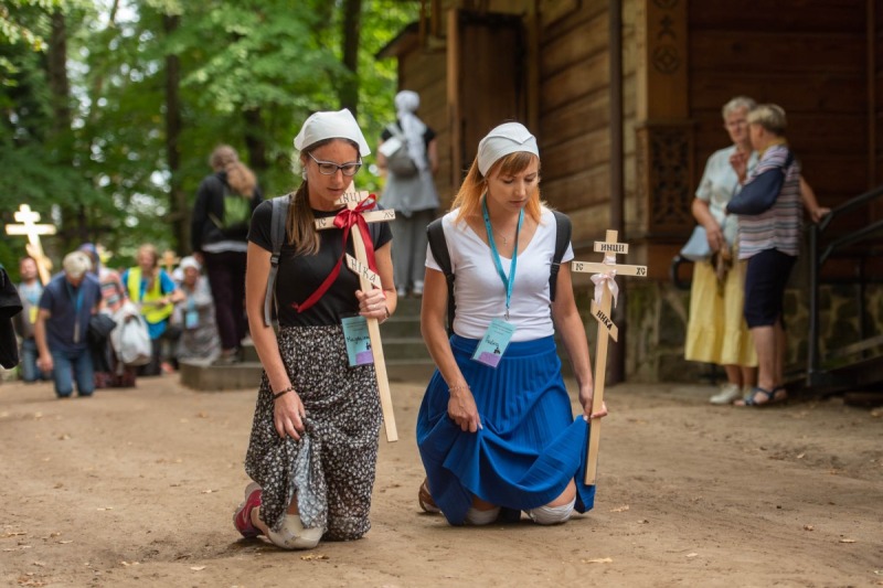Pielgrzymi w drodze na świętą Górę Grabarkę