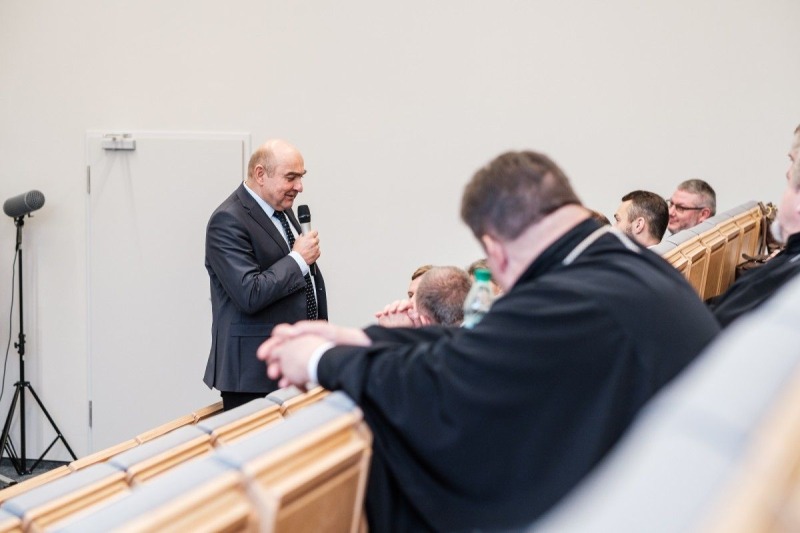 Dążenia do jedności chrześcijan a obrona tożsamości eklezjalnej w perspektywie historycznej