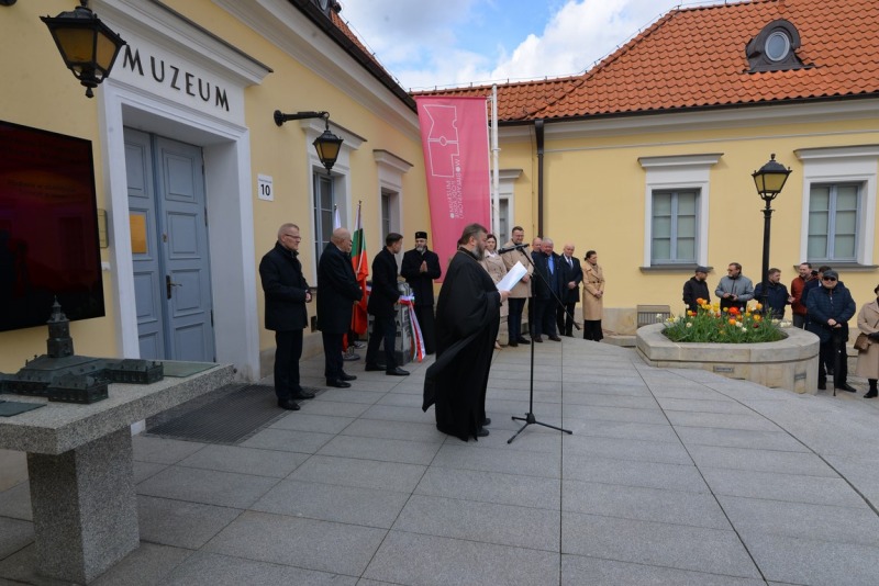 Odsłonięcie pomnika Kodeksu Supraskiego pod Białostockim Ratuszem