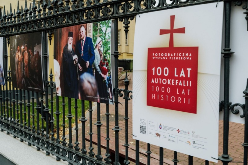 Plenerowa wystawa fotograficzna w Warszawie. 100 lat autokefalii. 1000 lat historii