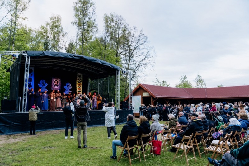 Magiczny wieczór w Puszczy Białowieskiej – Uczta Folklorystyczna w Topile