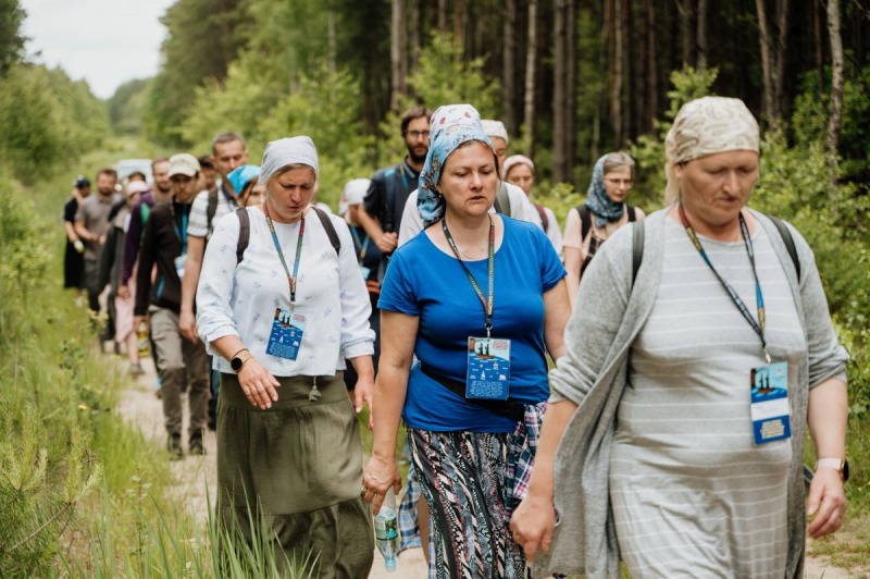 Piesza pielgrzymka do monasteru w Jabłecznej