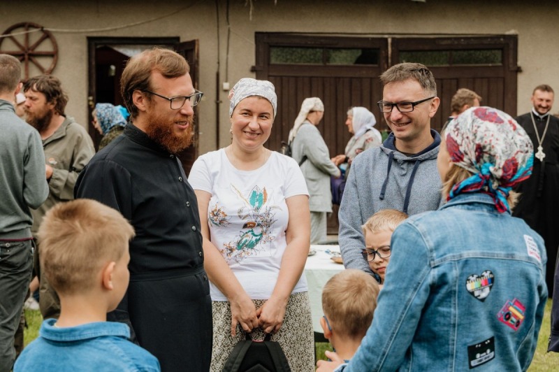 Piesza pielgrzymka do monasteru w Jabłecznej